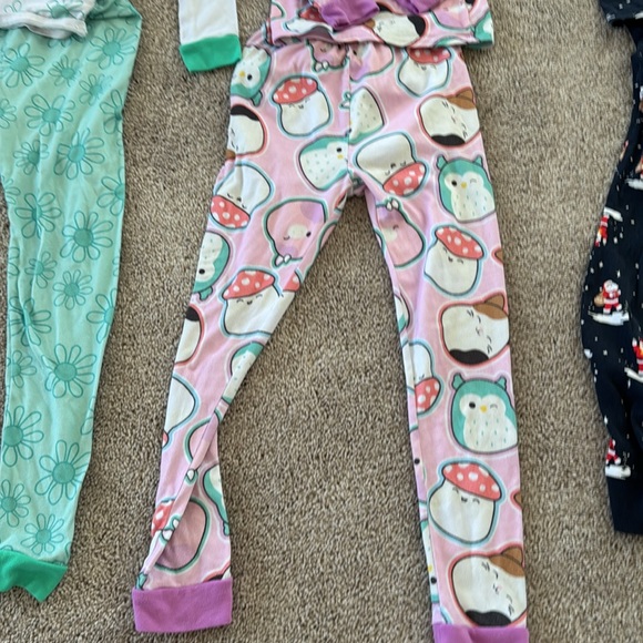 3 sets of Girls pajamas size 10 - Squishmallows and Old Navy Christmas Santa - Picture 6 of 7
